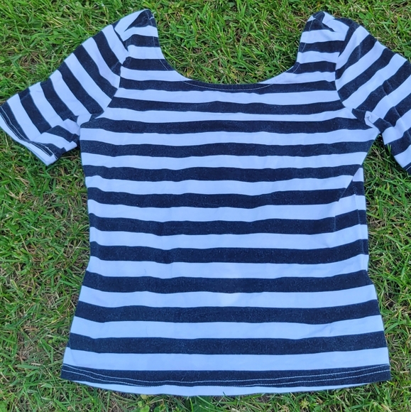 Suzy Shier black and white strip top - Picture 2 of 4